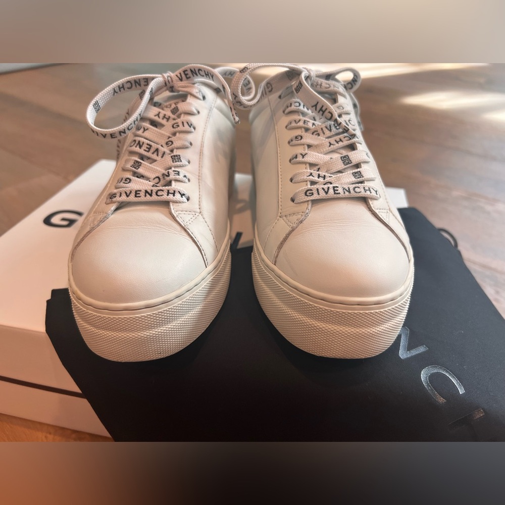 🔹Givenchy Sneakers - Picture 2 of 13